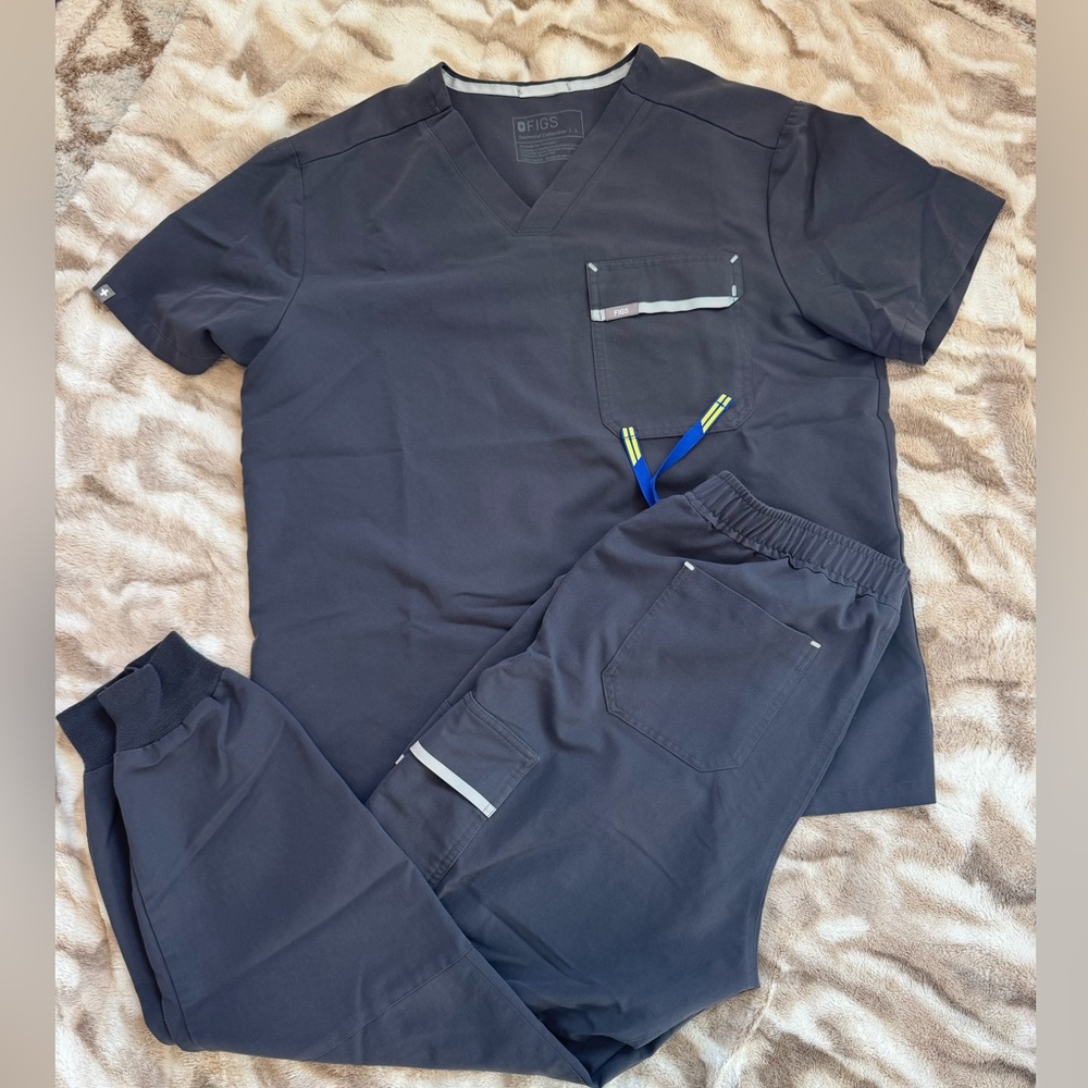 FIGS Technical Collection Scrub Set